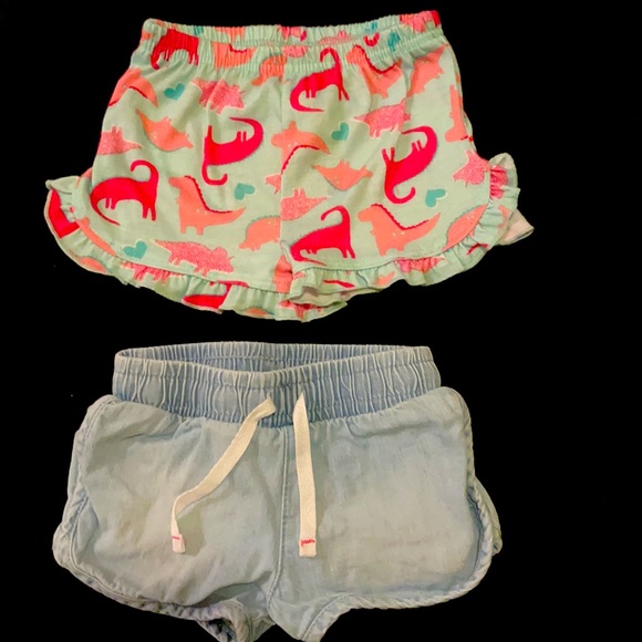 Carter’s onesie & 2 pair of shorts | size 12 mo. - Picture 3 of 3